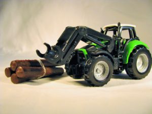 Tractor met bomengrijper